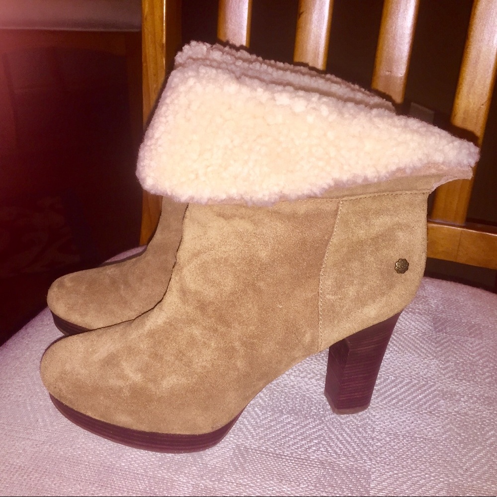 Woman’s UGG tan suede heeled ankle boots Sz 9M